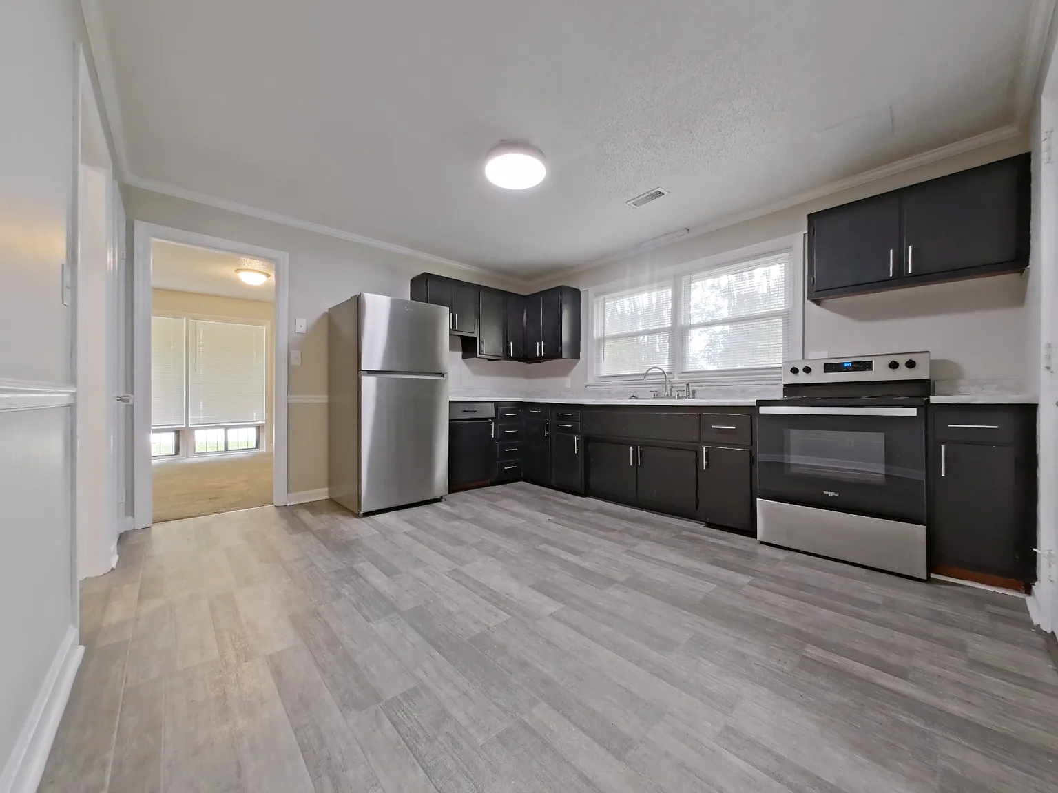 3 bed, 962 sqft, $1,325 — Photo 2