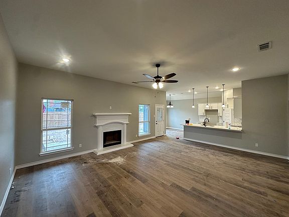 3rd image of 1902 Lamplighter Ln