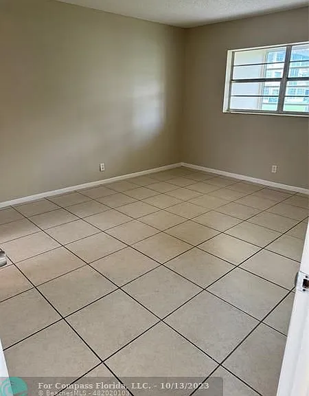 5021 W Oakland Park Blvd #105 — Photo 16