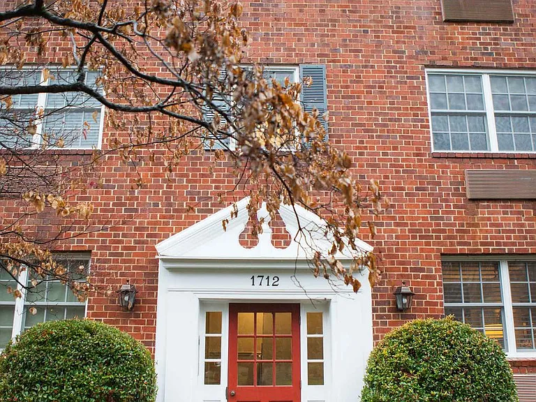 1712 W Abingdon Dr #301 — Photo 24