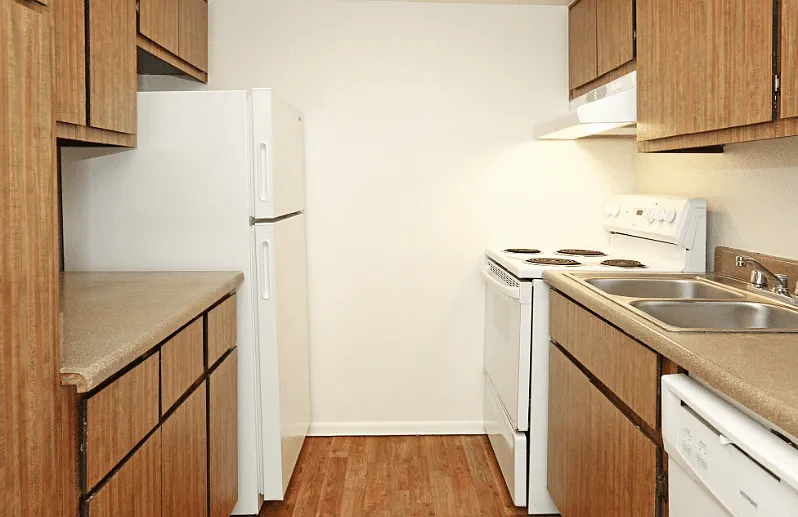 The Summit Apartments — Photo 4