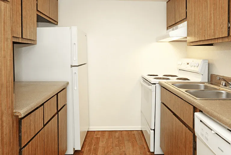 The Summit Apartments — Photo 4