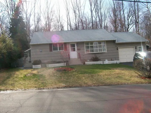 47 Barnes Dr, Garnerville, NY 10923
