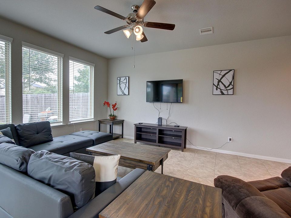 Living Area / TV Lounge / Sitting Area