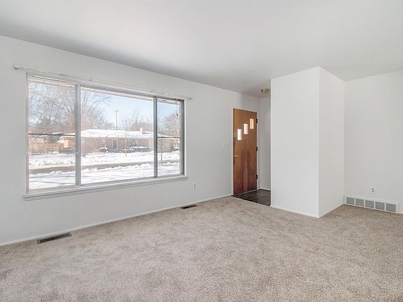4th image of 804 Patricia Ave