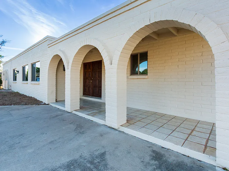 1714 W Meadow Hills Dr — Photo 3