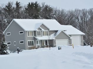 38 Golden Wheat Ln, Wrightstown, WI 54180