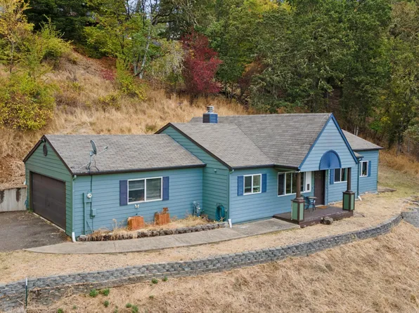 1396 SE Laurel Ct, Roseburg, OR 97470