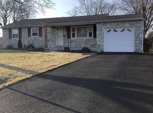 756 Ivers Ln, Warminster, PA 18974