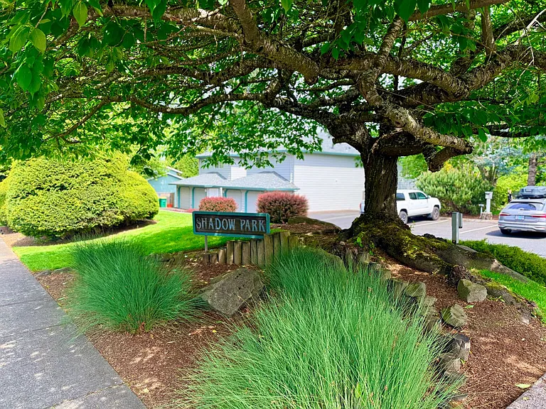 Large 980sq. 1 bedroom apartment with attached garage plus 1 parking space — Photo 18