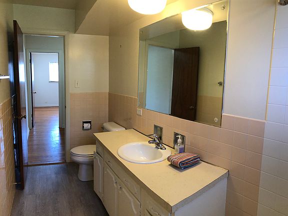 4th image of 1340 Willow Ave #C