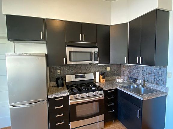 4th image of 1133 Grant Ave #1