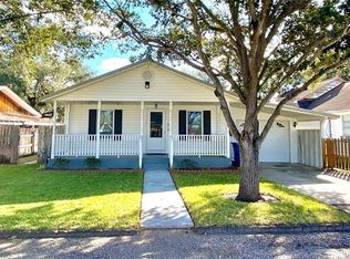 209 Hugh St, Sinton, TX 78387