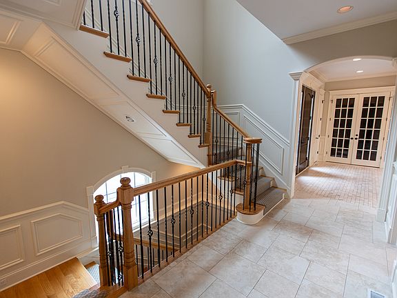 5th image of 2614 Marian Ln