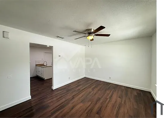 4 bed, 873 sqft, $1,900 — Photo 3