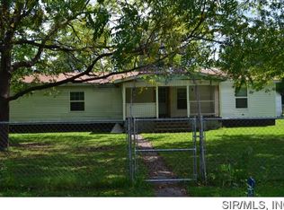 1012 Adams Ave, Sandoval, IL 62882