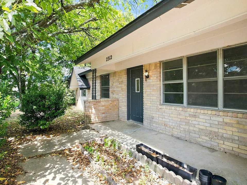 2312 Hunt Dr