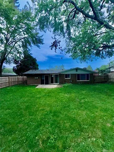 1336 Maplegrove Dr — Photo 17
