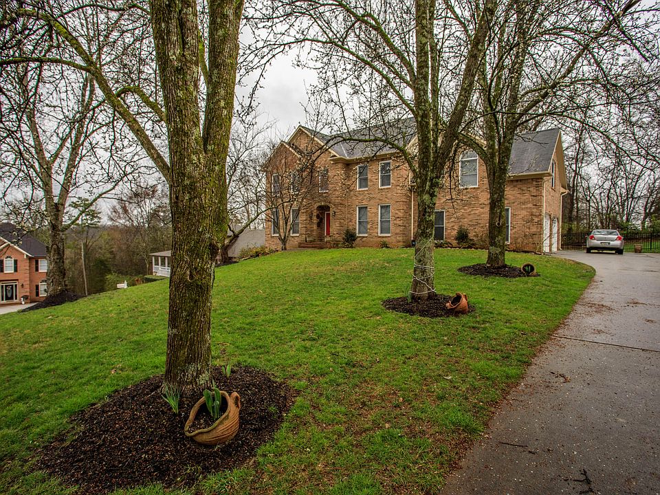 1st image of 806 Glensprings Dr