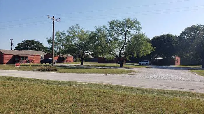 2 bed, 1.0 bath, $1,195 — Photo 4