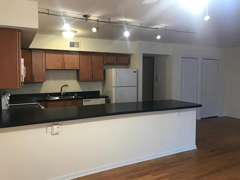 323 W Concord Pl #5 — Photo 6