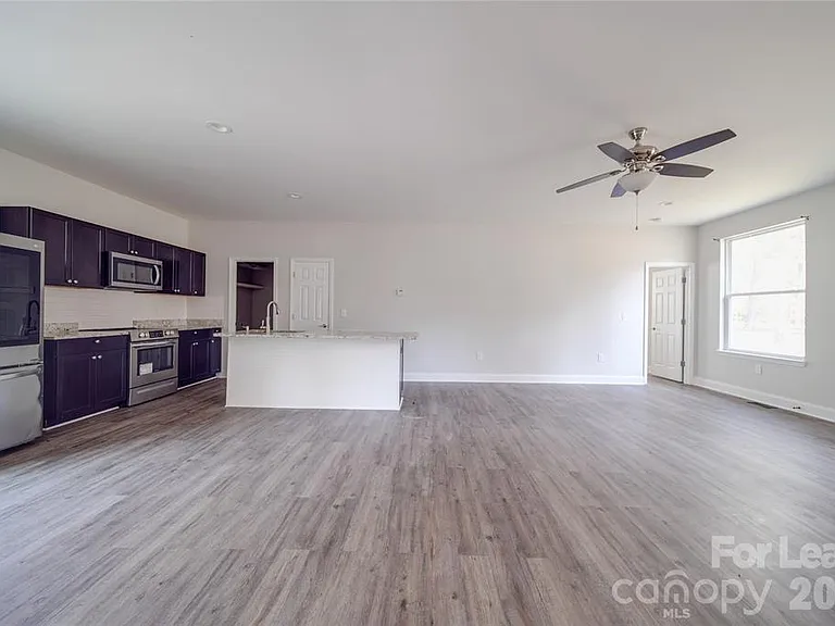 112 Rockwell Ct — Photo 3