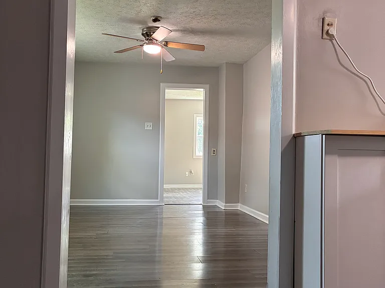 1115 Oglesby St — Photo 17