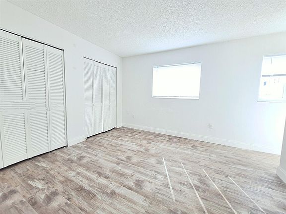 5th image of 15 Bay Dr #15