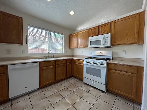 4th image of 2284 E Browning Pl