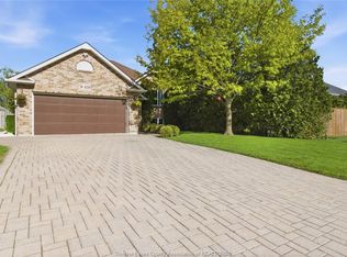 416 Lillian Ln, Lakeshore, ON N8L 0M5