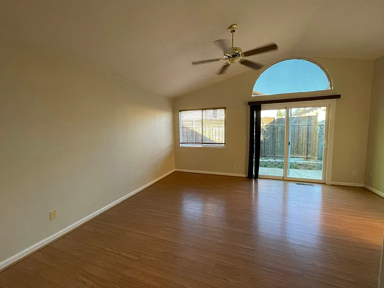 1580 Rehrmann Dr — Photo 22
