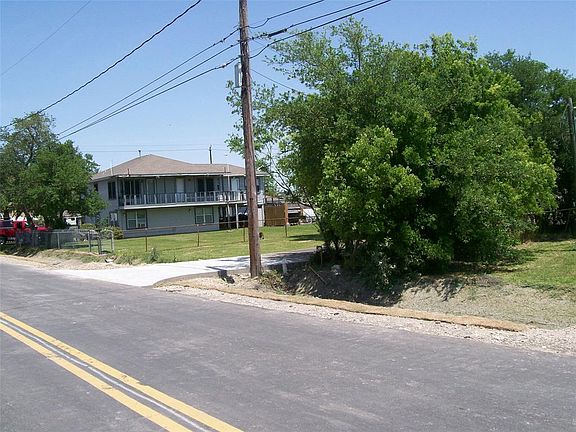 3rd image of 221 16th St