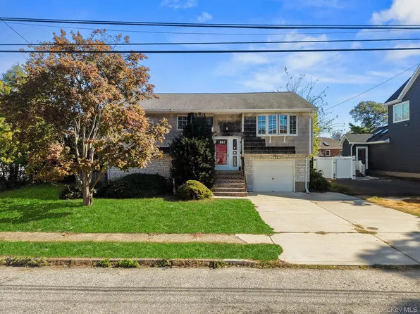 444 S 6th Street, Lindenhurst, NY 11757