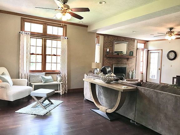 4th image of 4 Timberlane Dr