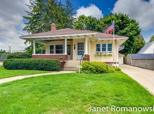 2035 Lake Dr SE, East Grand Rapids, MI 49506
