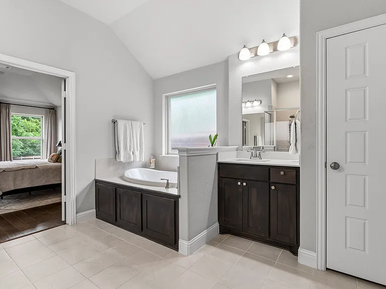3828 Pine Valley Ln — Photo 33