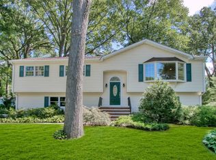 29 Calvin Pl, Waldwick, NJ 07463