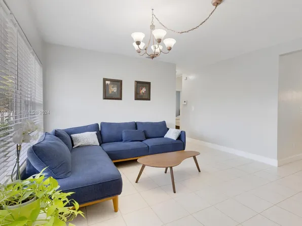 280 NE 169th St, North Miami Beach, FL 33162