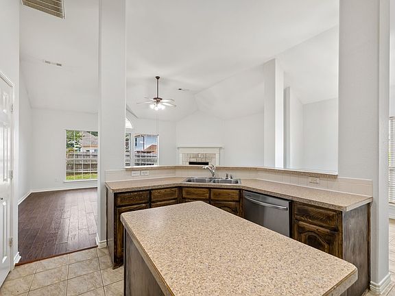 5th image of 9 Roosevelt Ct