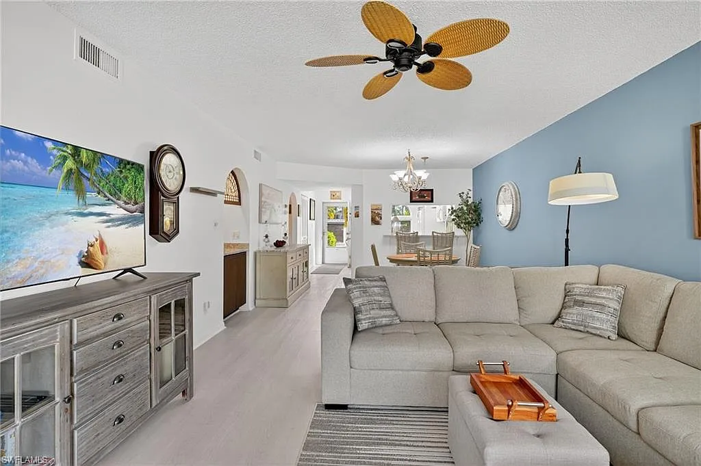 705 Augusta Blvd — Photo 1