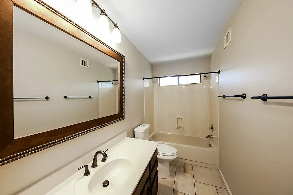 4 bed, 2.5 bath, 2056 sqft, $1,300 — Photo 4