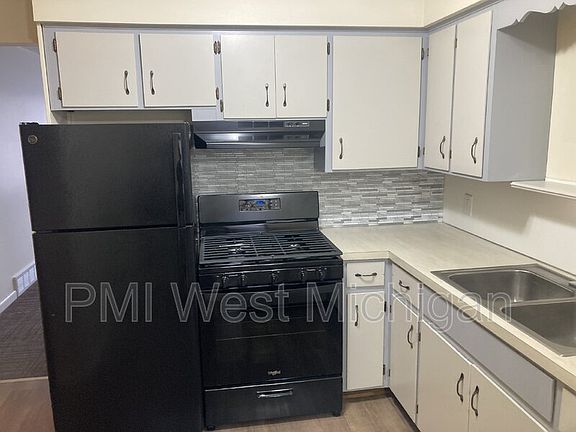 4th image of 2345 Barberry Dr SW