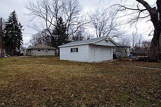 1st image of 225 E Pine Ave