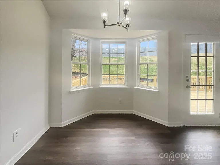 121 Shining Armor Ct — Photo 5