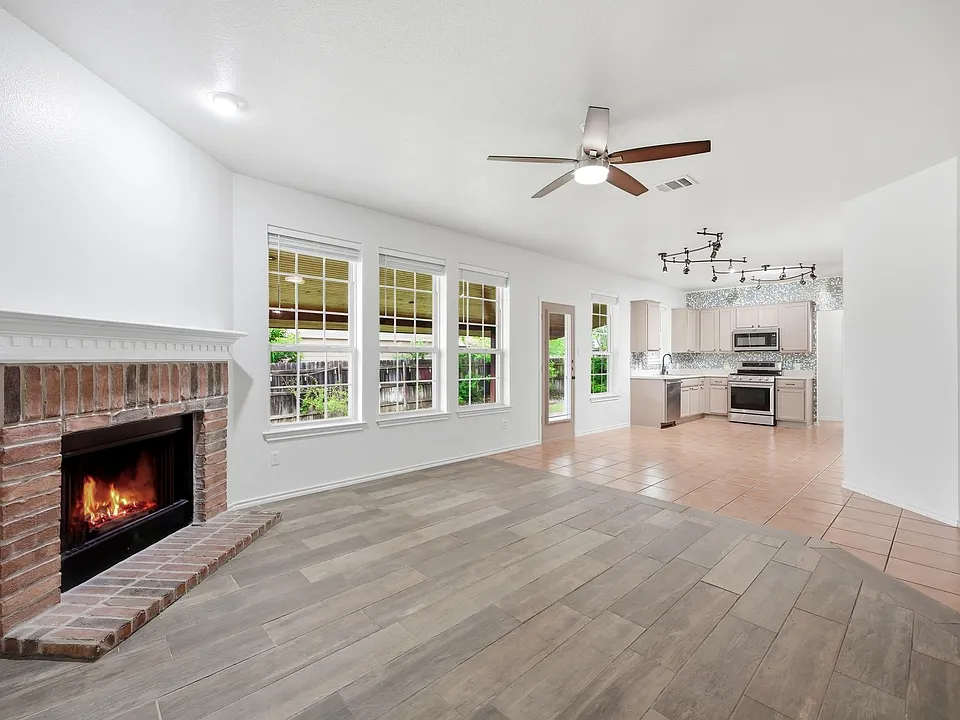 1136 Beechwood Dr