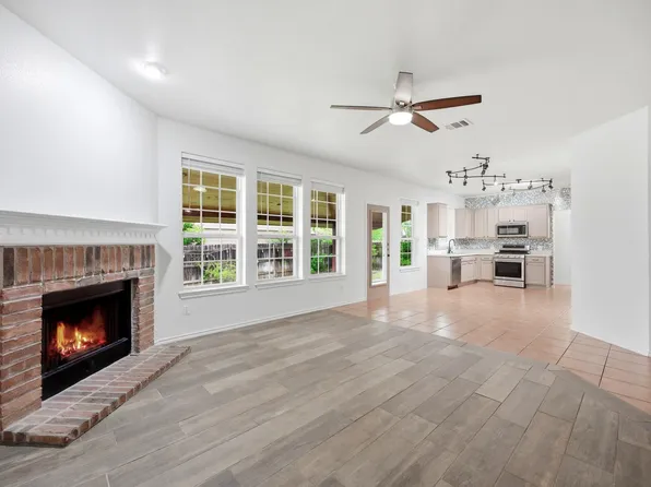 1136 Beechwood Dr, Kyle, TX 78640