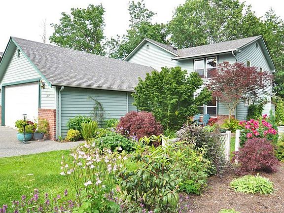3rd image of 1627 Holly Vista Dr