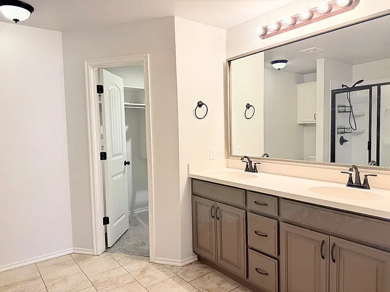 18600 Luna Dr — Photo 22