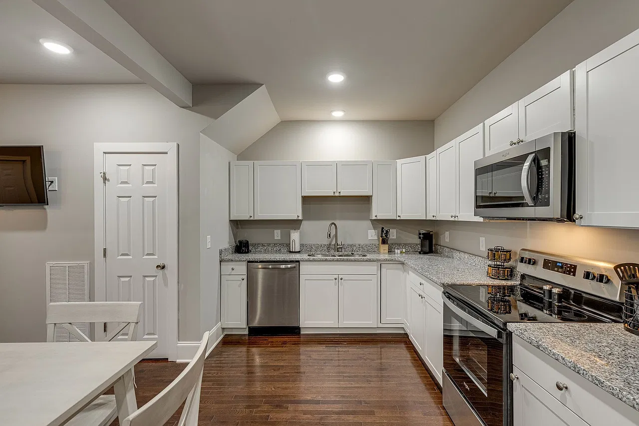 448 Caldwell Dr — Photo 4
