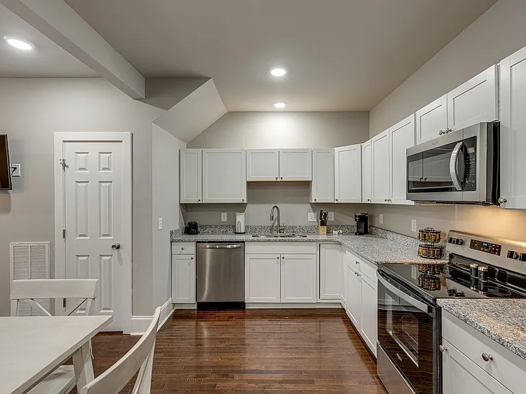 448 Caldwell Dr — Photo 4